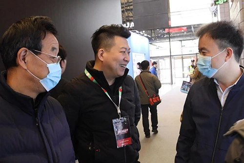 Experten für die Anpassung von Produktions-und Anwendungs lösungen für Vakuum isolier material besuchen AWE2024 in Shanghai